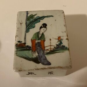 Antique Chinese Porcelain Trinket Box, Hand Painted Painting